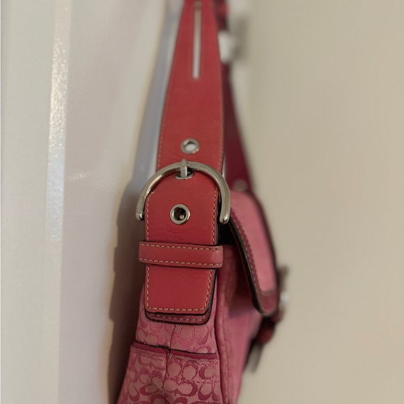 COACH Pink monogram canvas leather shoulder bag purse 12x7x3" suede. - Picture 5 of 15